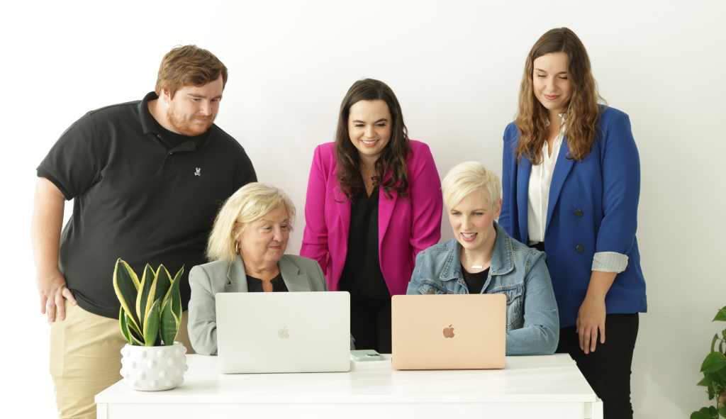 4 Benefits of Using a Translation Company - Portada