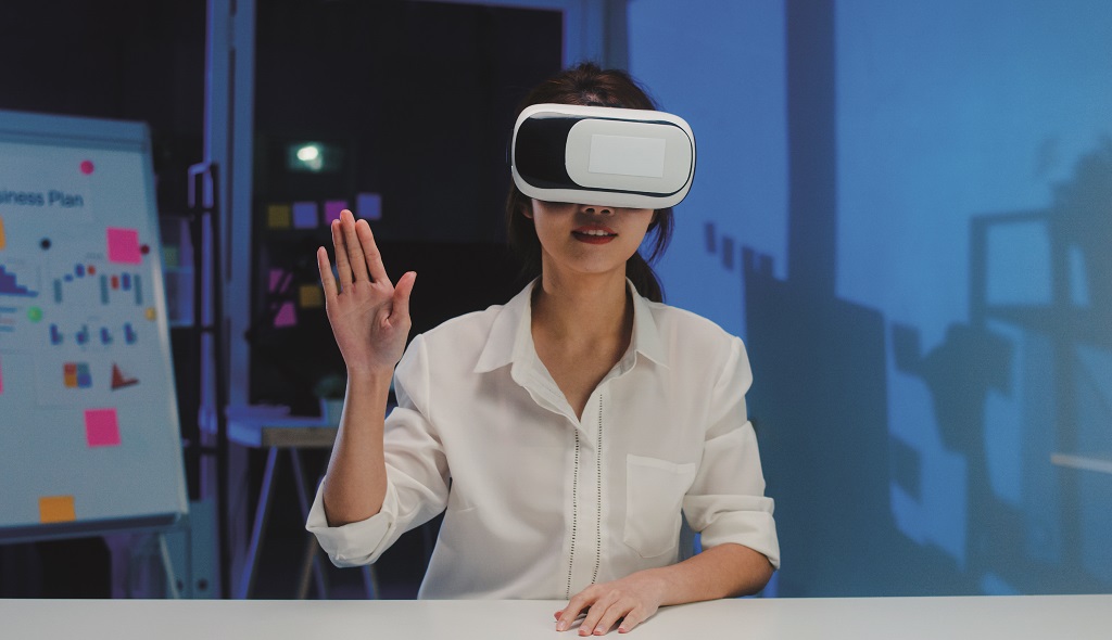 A Look at VR and a World of Possibilities Amid a Pandemic